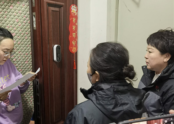 城發辛家營分公司開展夜間“訪民問暖”活動2.jpg 城發辛家營分公司開展夜間“訪民問暖”活動2.jpg