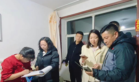 城發辛家營分公司開展夜間“訪民問暖”活動1.jpg 城發辛家營分公司開展夜間“訪民問暖”活動1.jpg